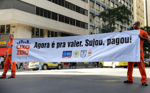 A cidade do Rio de Janeiro já registrou diminuição do volume de lixo no chão 