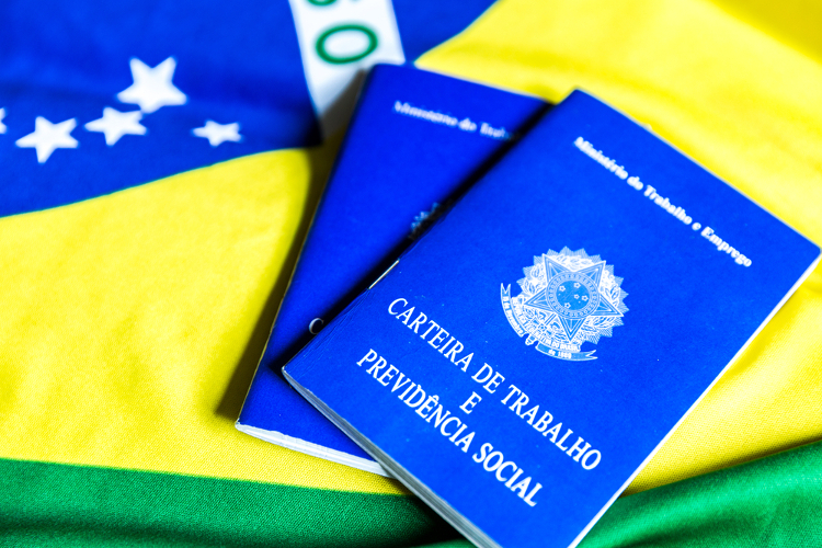 Como em 1992, parte da juventude brasileira pintou o rosto com as cores da bandeira para fazer suas reivindicações.