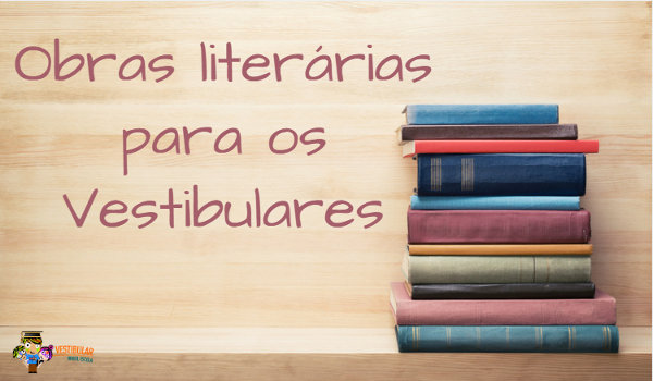 Fundo na cor madeira, pilha de livros e texto Obras literárias para os vestibulares