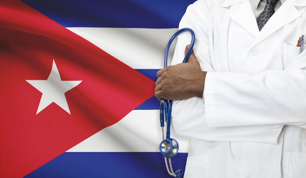 Médicos cubanos que atendiam pelo Mais Médicos vão deixar o Brasil até o final do ano