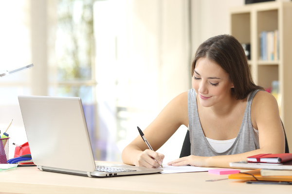 As provas on-line ajudam na avaliação do aprendizado dos alunos durante o período de aulas não presenciais.