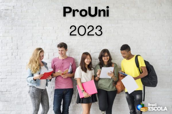 O ProUni 2023/1 oferece mais de 288 mil bolsas de estudo para quem fez o Enem 2021 ou de 2022.