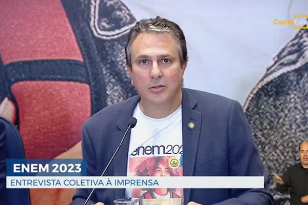 Camilo Santana na coletiva de imprensa do Inep do 1º dia do Enem 2023