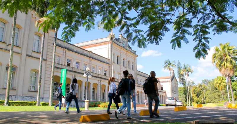 Candidata deixa prova do Enem 2011 em branco e tira nota maior que a mínima  - 17/01/2012 - UOL Educação