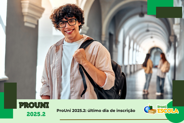 Estudante sorrindo. Texto: título da notícia