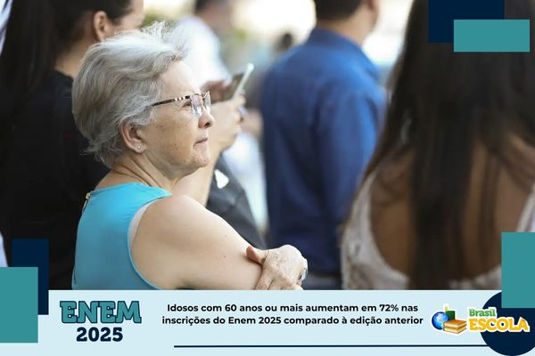 Idosos no Enem 2025 Idosa de braços cruzados