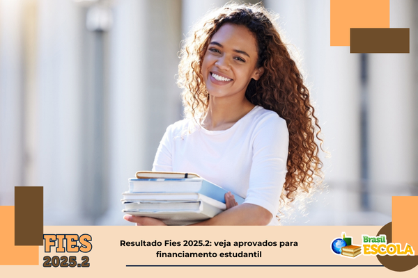Resultado Fies 2025.2 Estudante carregando livros e sorrindo. Na imagem, está escrito o título da notícia
