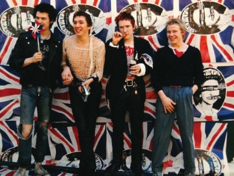 Integrantes da banda inglesa Sex Pistols, em 23 de maio de 1977. 