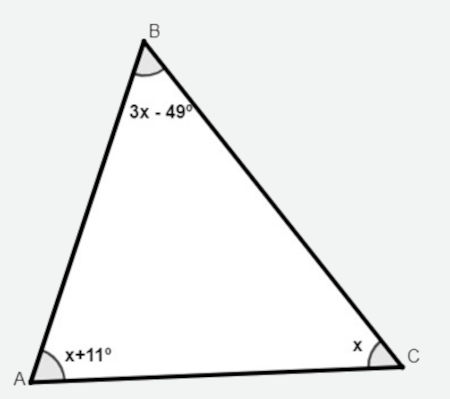 Triângulo que será analisado em uma questão sobre classificação de triângulos.