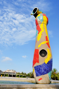 Escultura de Joan Miró exposta em parque de Barcelona, cidade com várias obras do artista**