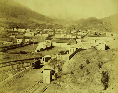 Cidade de Poços de Caldas, no interior de Minas Gerais, fotografada por Marc Ferrez (1843-1923)