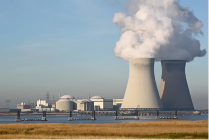Usina nuclear Usina nuclear que utiliza a energia liberada nas reações de fissão para gerar energia elétrica