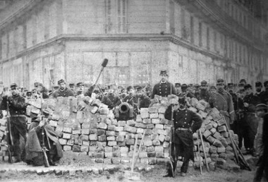 Barricada Voltaire Lenoir, em Paris, 1871.