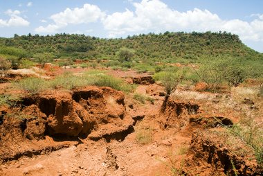 Erosão Área erodida pela mau uso do solo, com a perda de uma área agricultável