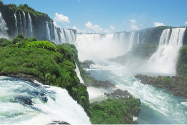 As cataratas do Iguaçu, vista pelo lado brasieliro, uma das mais lindas paisagens do naturais do Brasil