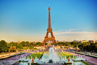 Torre Eiffel, um dos cartões postais da cidade Paris