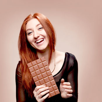 Even though trying so hard (Adverbial Clause), I can't give up chocolate. Apesar de tentar tão penosamente, eu não consigo parar de comer chocolate