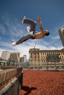 O free running é uma modalidade do parkour em que a beleza dos movimentos importa mais que a fluidez