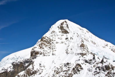 Exemplo de formação montanhosa nos Alpes Suíços
