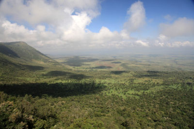 Rift Valley, localizado no Quênia. Um tipo de depressão originado pela ação de agentes endógenos do relevo
