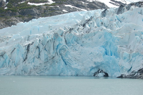 O Alasca possui milhares de geleiras (glaciares) que variam em altura e extensão