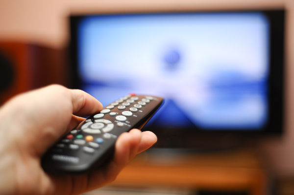 O controle remoto utiliza o infravermelho para transmitir dados para o aparelho televisor