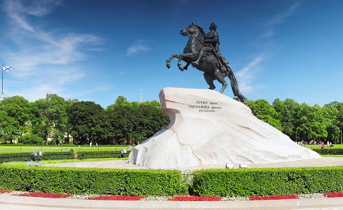 Estátua em homenagem ao czar russo Pedro I, considerado o fundador de São Petersburgo
