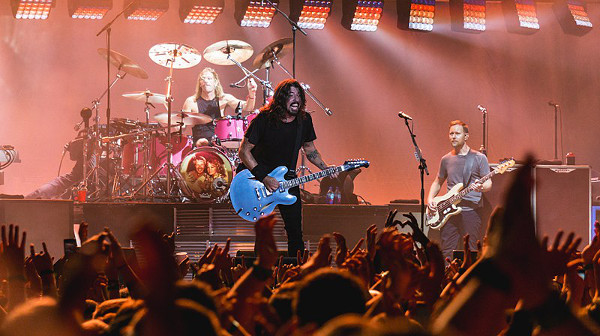 Banda norte-americana Foo Fighters atrai multidões aos seus shows Crédito: Raph_DH / Wikimedia Communs