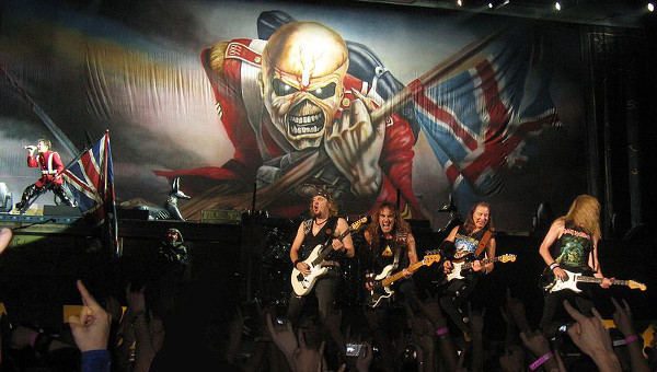 Espetáculos da banda inglesa Iron Maiden ficaram famosos na década de 80