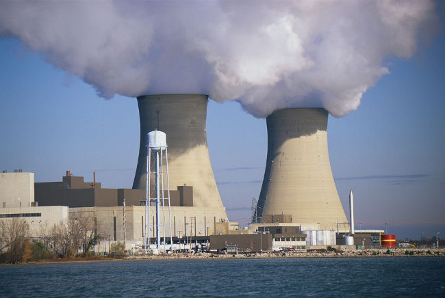 O baixo custo e a alta produção energética são alguns pontos fortes da energia nuclear.