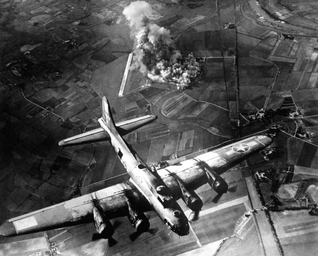História é a área do conhecimento que estuda conflitos e guerras, documentando-os e registrando informações para a posteridade.