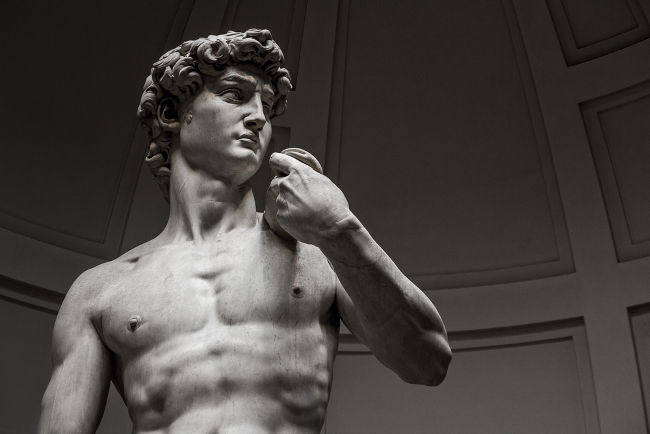 Davi é uma das mais famosas obras de Michelangelo.