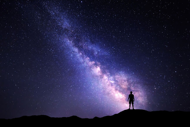A fascinação humana pelo céu noturno motivou o estudo da natureza durante séculos.
