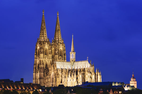 A Catedral de Colônia, na Alemanha, possui em seu interior o relicário dos três reis magos.
