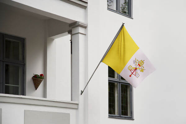 A bandeira do Vaticano é o símbolo que representa o Estado papal criado com o Tratado de Latrão.