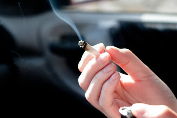 O uso de cigarro afeta tanto o sistema cardiovascular quanto o sistema respiratório.