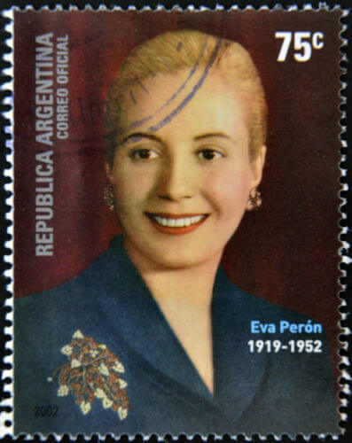 Evita Perón, primeira esposa de Perón, foi uma figura importante do seu primeiro mandato. Acabou falecendo em 1952, vítima de câncer.**