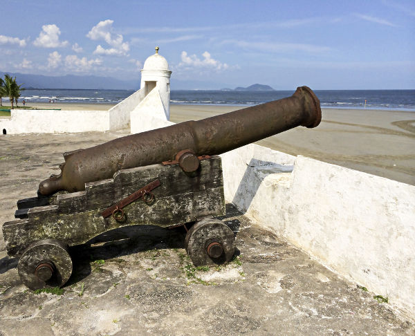 Forte de São João da Bertioga construído no período que Hans Staden esteve presente na região.