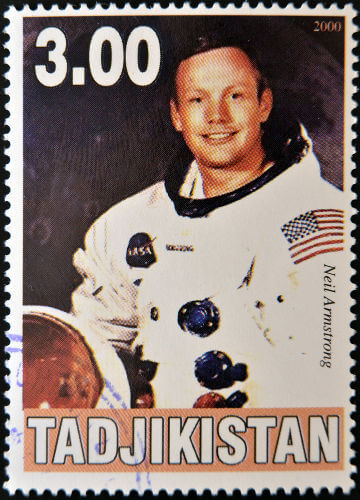 Neil Armstrong, primeiro homem a pisar na superfície lunar durante a corrida espacial.