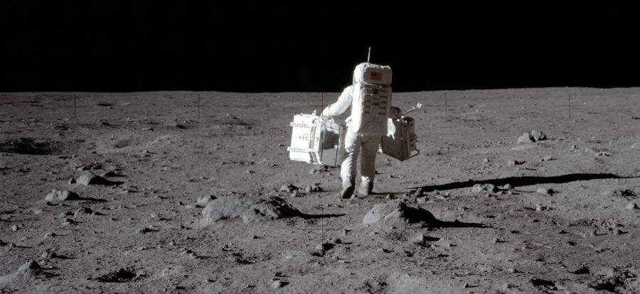 Uma das poucas fotos de Armstrong na Lua, capturada por Buzz Aldrin. (Créditos da imagem: Nasa / Reprodução)