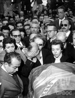 Funeral de Vargas em São Borja, no Rio Grande do Sul.