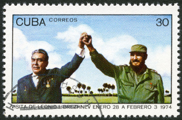 Leonid Brejnev (à esquerda) foi governante da URSS entre 1964 e 1982, e seu governo ficou marcado por ser um período de estagnação. [2]