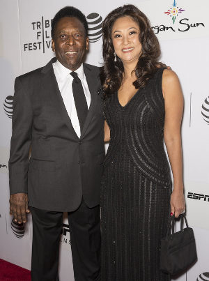 Pelé e a atual mulher, Marcia Aoki.
