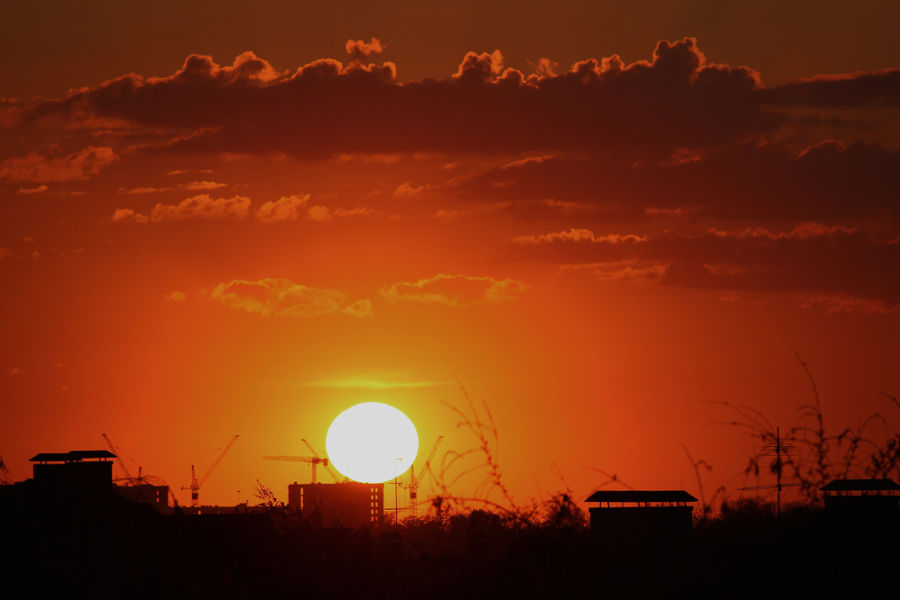 Você sabia que a cor do pôr do sol tem a ver com a refração da luz?