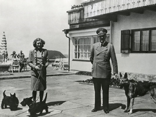 Hitler e sua esposa Eva Braun.