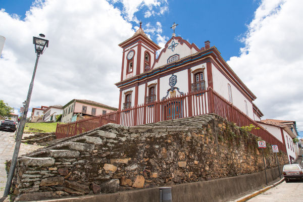 Chica da Silva foi enterrada na Igreja de São Francisco de Assis, em Diamantina.[2]