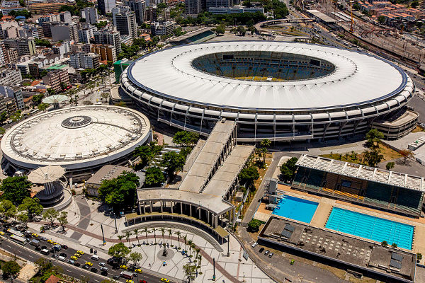 Complexo do Maracanã, com estádio, ginásio e parque aquático. 