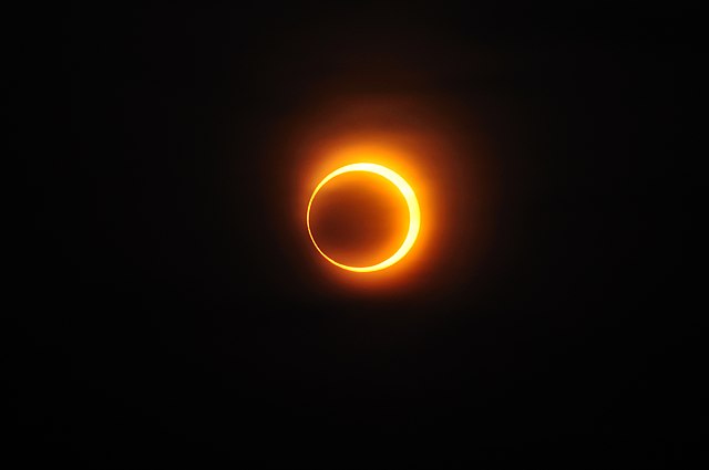 Imagem de um eclipse solar anular