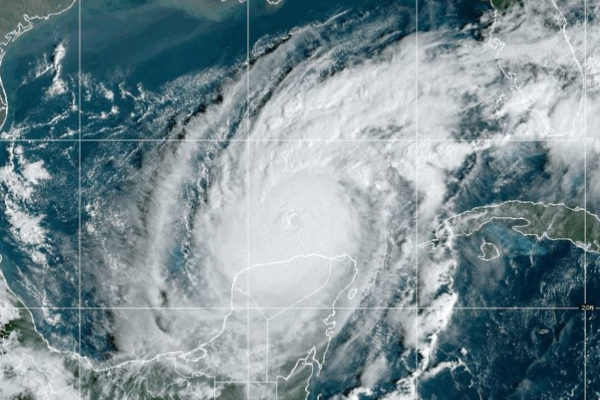 Imagem de satélite mostra furacão Milton se aproximando da Flórida, nos Estados Unidos.