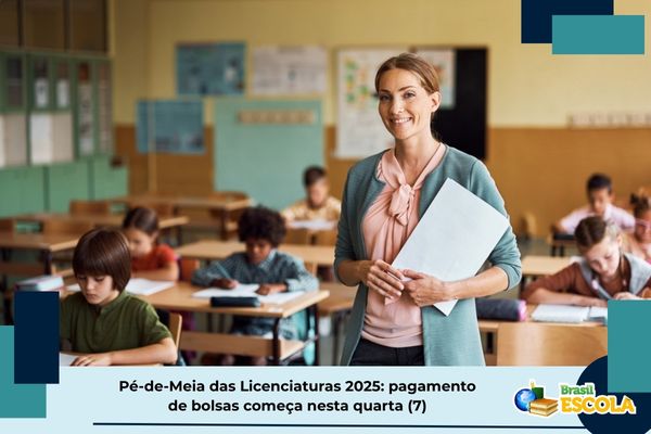 Professora em sala de aula com crianças
